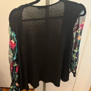 Kim & Cami Black Floral Button Down Shirt